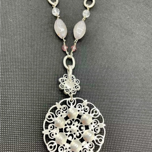 Lia Sophia Rhinestone Matte Silver Tone Necklace, Flower Pendant EUC - Picture 5 of 8